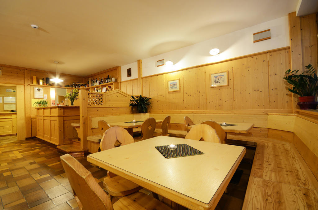 Albergo Sporting Пейо Фонти Экстерьер фото